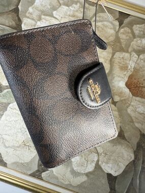 Coach Medium Zip Wallet